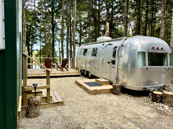 Airstreams (United States of America, Mariaville, Maine)