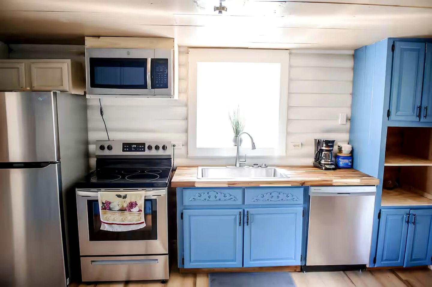 Amazing Cabin Close to Brimstone with Incredible Mountain Views near Helenwood, Tennessee