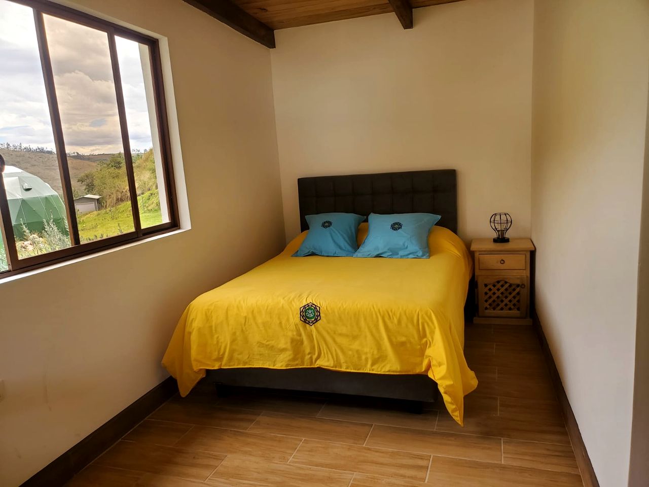 Cozy Studio Cabin with Beautiful Mountain Views in Peribuela, Ecuador