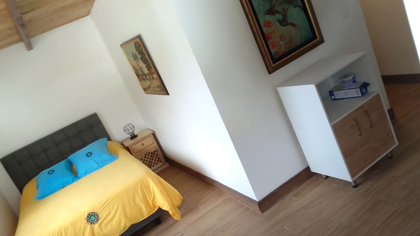 Cozy Studio Cabin with Beautiful Mountain Views in Peribuela, Ecuador