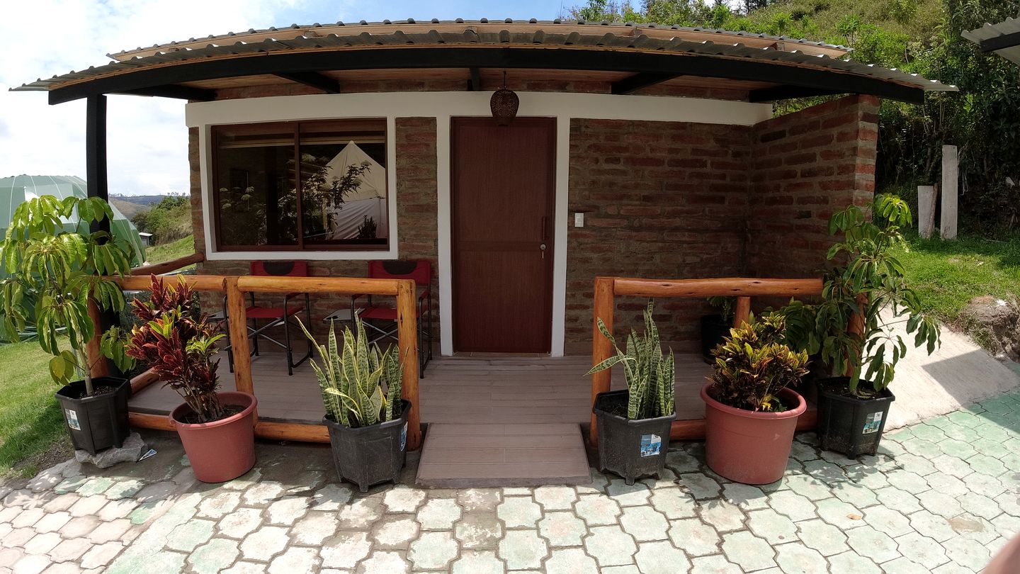 Cozy Studio Cabin with Beautiful Mountain Views in Peribuela, Ecuador