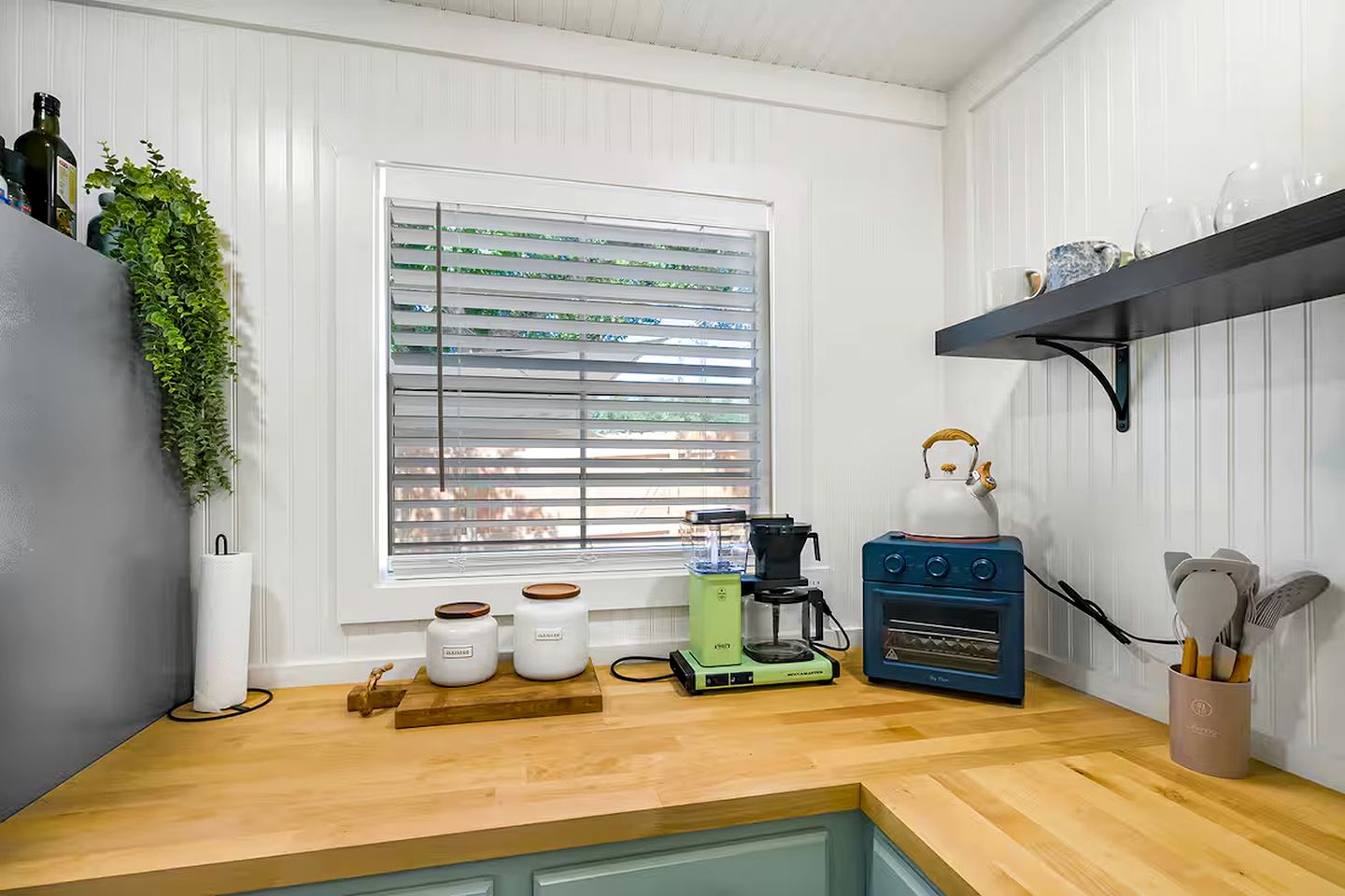 Romantic Tiny Casita Surrounded by Nature with Pool, Fire Pit, and Griddle near Driftwood, Texas