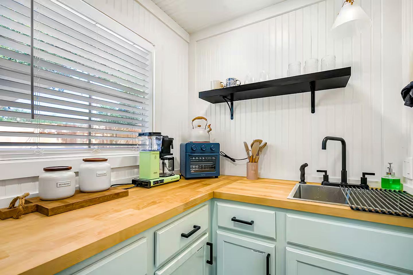 Romantic Tiny Casita Surrounded by Nature with Pool, Fire Pit, and Griddle near Driftwood, Texas