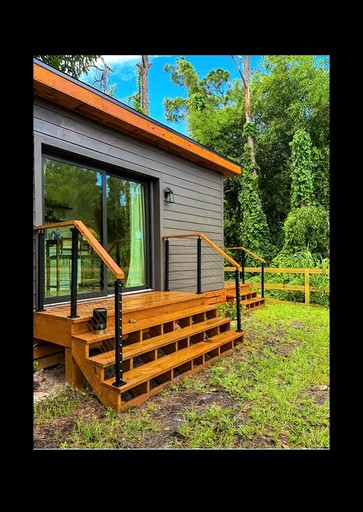 Containers (United States of America, Fort Myers, Florida)