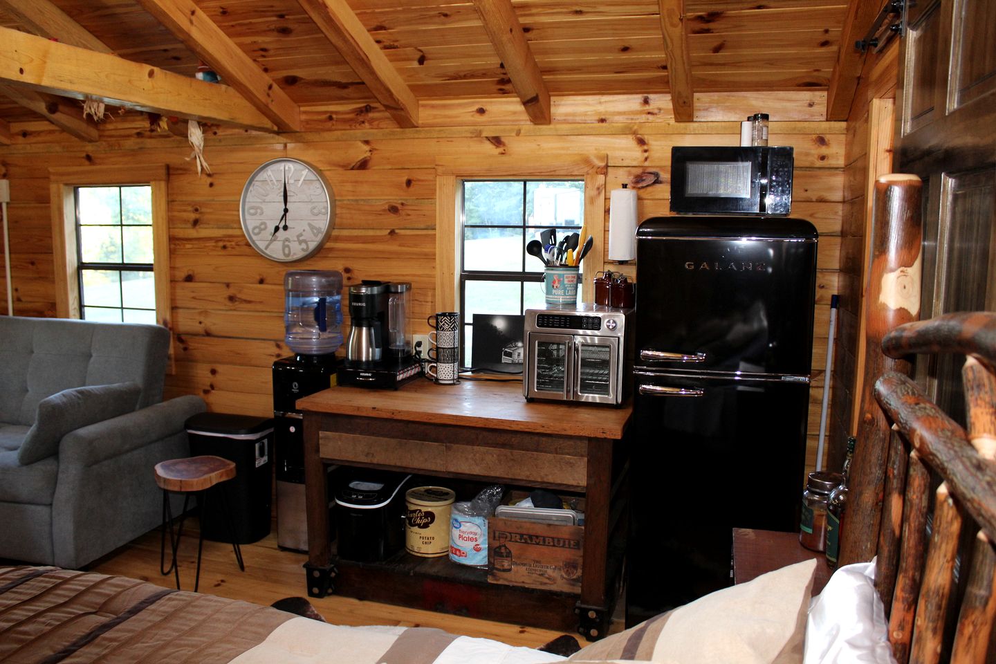 Cozy Studio Cabin Surrounded by Nature for a Peaceful Getaway near Gallipolis, Ohio