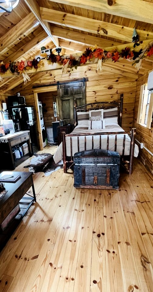 Cozy Studio Cabin Surrounded by Nature for a Peaceful Getaway near Gallipolis, Ohio