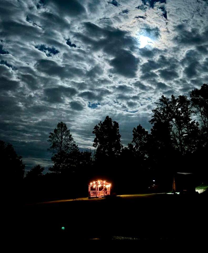 Cozy Studio Cabin Surrounded by Nature for a Peaceful Getaway near Gallipolis, Ohio
