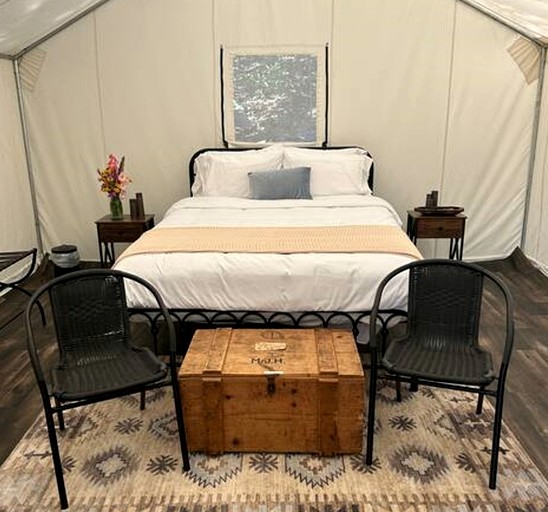 Safari Tents (United States of America, --, --)