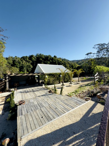 Domes (Australia, Tom's Creek, New South Wales)