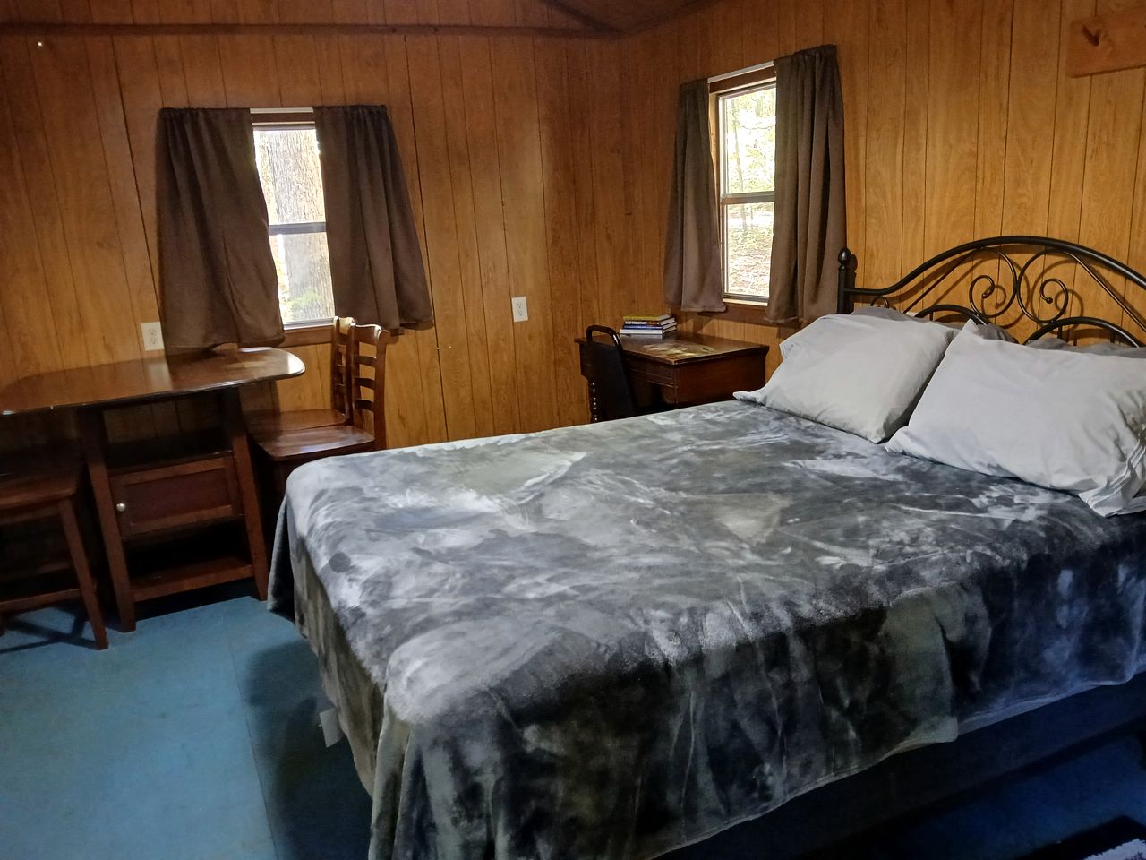 Cozy Bunkhouse for Two Nestled in the Trees near Graysville, Tennessee