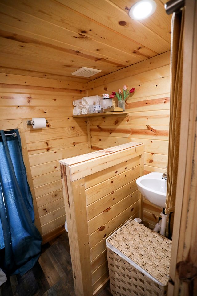 Cute Tiny Home with Animals near the Gulf Coast in Navarre, Florida