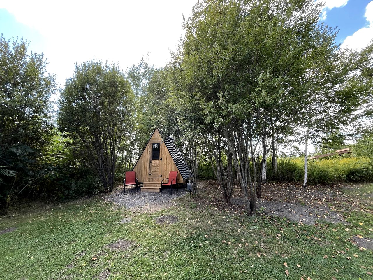 Beautiful Minimalist A-Frame Cabin for a Cozy Romantic Getaway in Nature in Luskville, Quebec