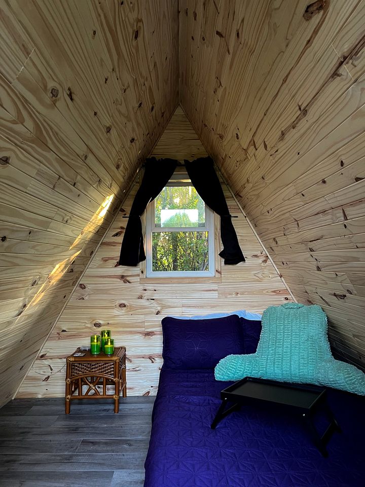 Beautiful Minimalist A-Frame Cabin for a Cozy Romantic Getaway in Nature in Luskville, Quebec