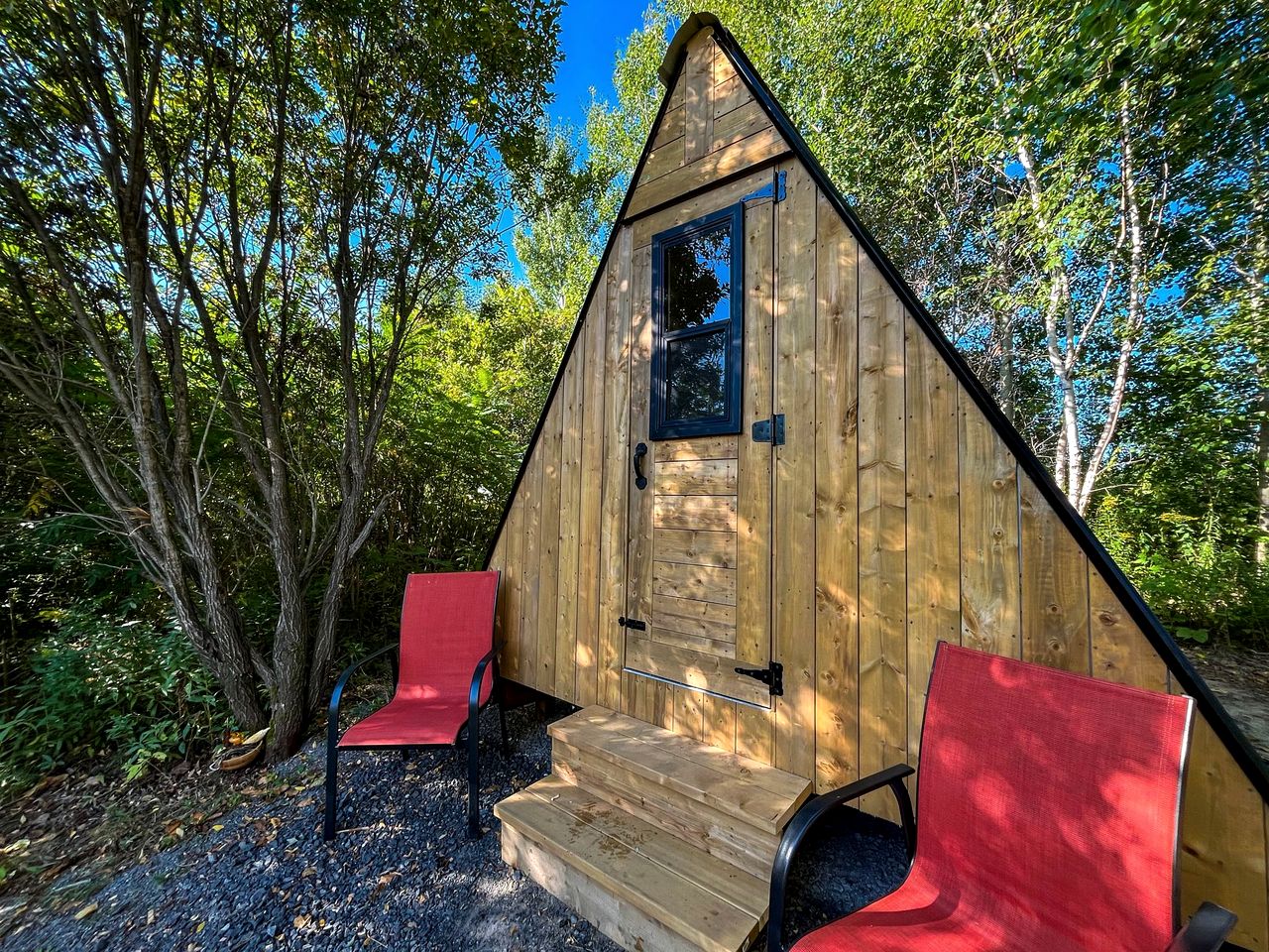 Beautiful Minimalist A-Frame Cabin for a Cozy Romantic Getaway in Nature in Luskville, Quebec