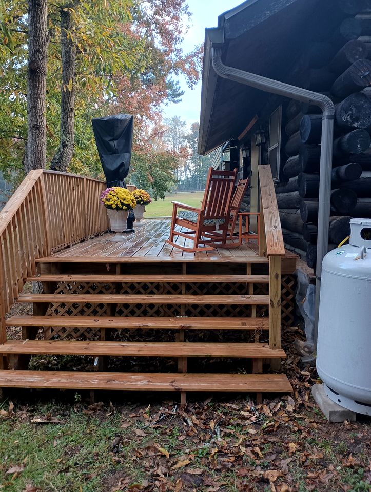 Cozy Cabin for Two by the Lake for a Peaceful Escape in Opelika, Alabama