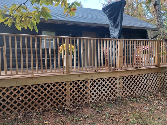 Cozy Cabin for Two by the Lake for a Peaceful Escape in Opelika, Alabama