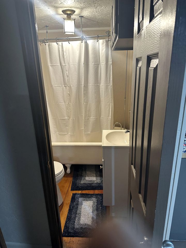 Cozy Cabin for Two by the Lake for a Peaceful Escape in Opelika, Alabama