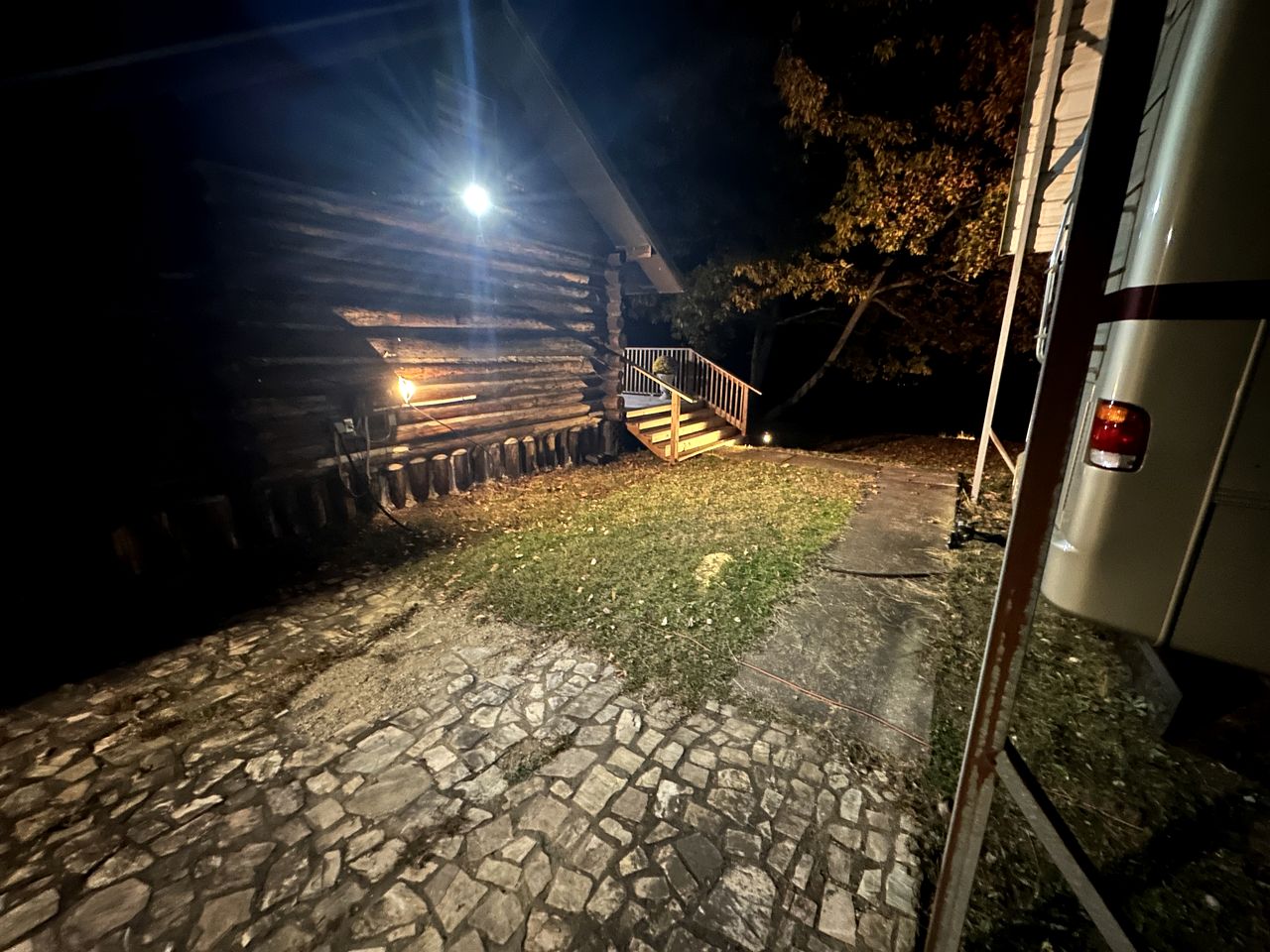 Cozy Cabin for Two by the Lake for a Peaceful Escape in Opelika, Alabama