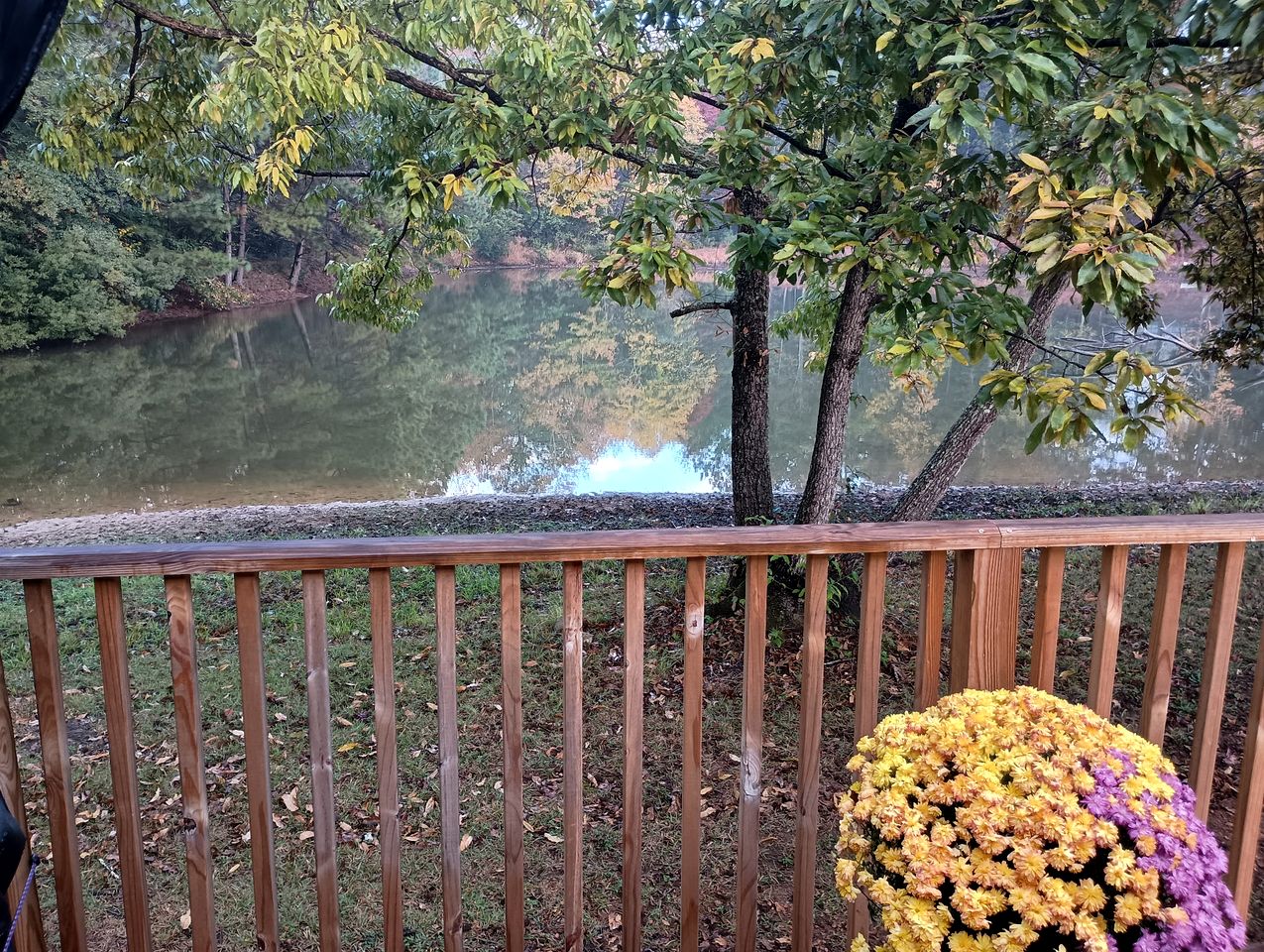 Cozy Cabin for Two by the Lake for a Peaceful Escape in Opelika, Alabama