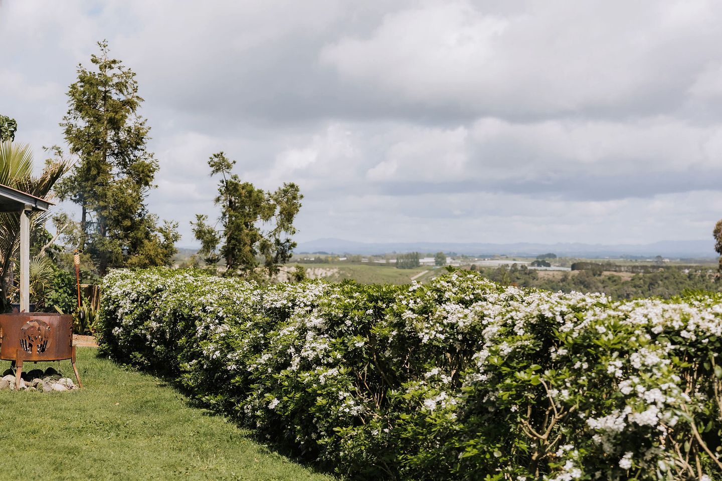 Gorgeous Bell Tent with Stunning Views of the Pongakawa Hills and Ocean near Tauranga, New Zealand