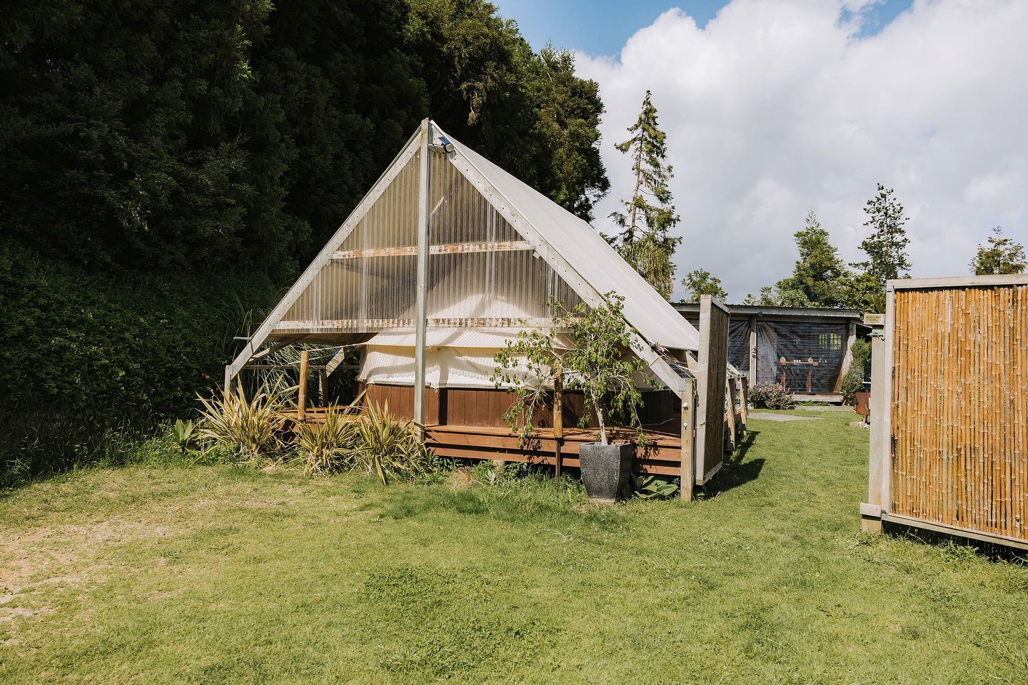 Gorgeous Bell Tent with Stunning Views of the Pongakawa Hills and Ocean near Tauranga, New Zealand
