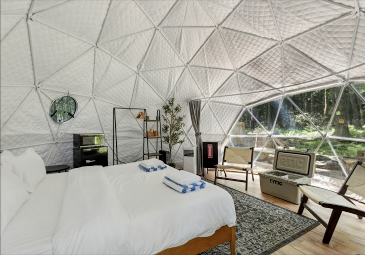 Domes (United States of America, Greentown, Pennsylvania)