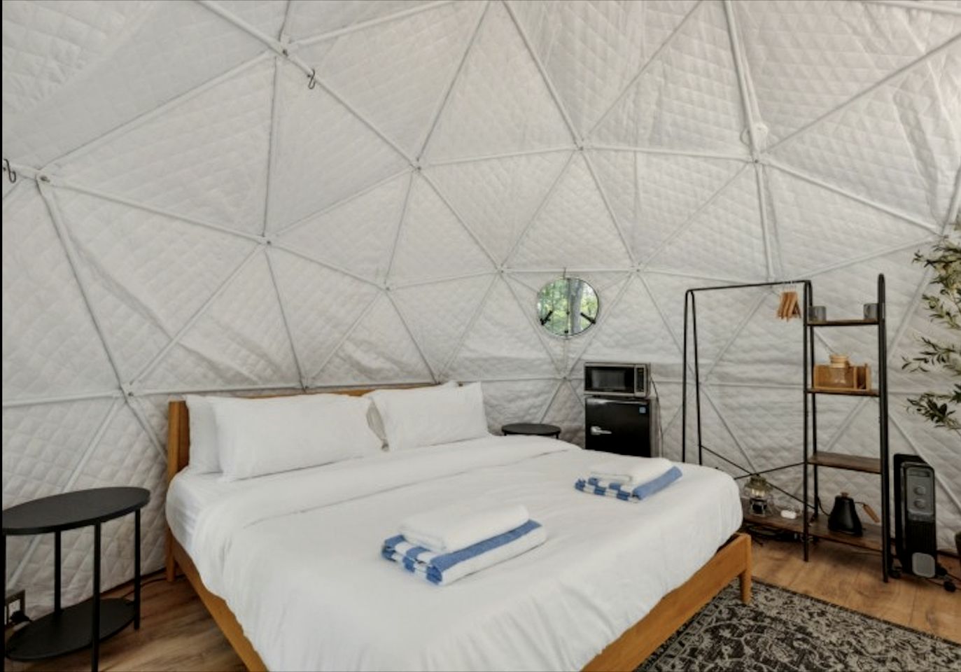 Romantic Dome with Hot Tub for an Incredible Couples Escape in Nature near Greentown, Pennsylvania