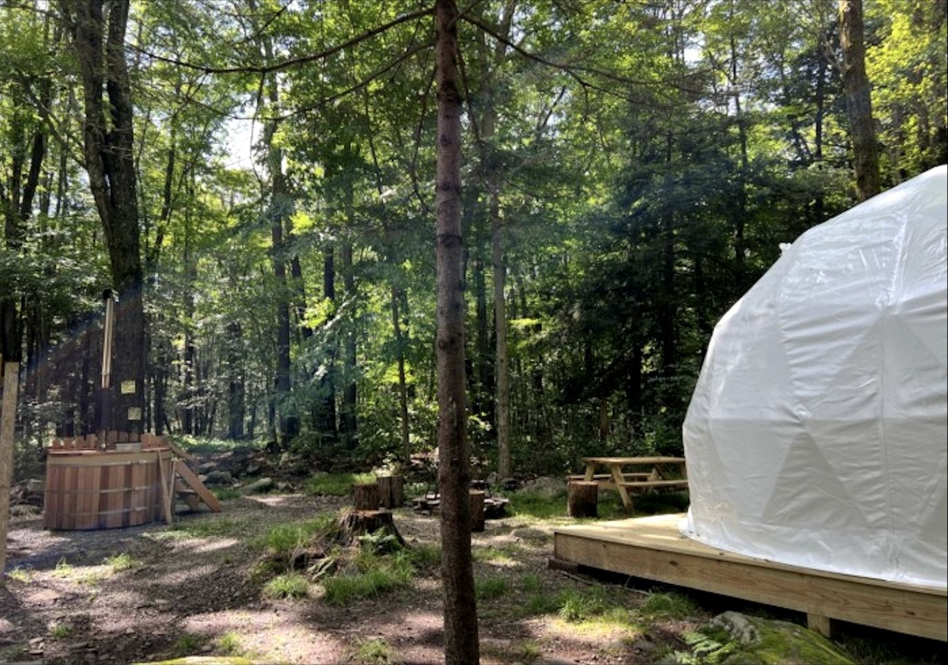 Stunning Dome with Hot Tub for an Unforgettable Glamping Experience near Greentown, Pennsylvania