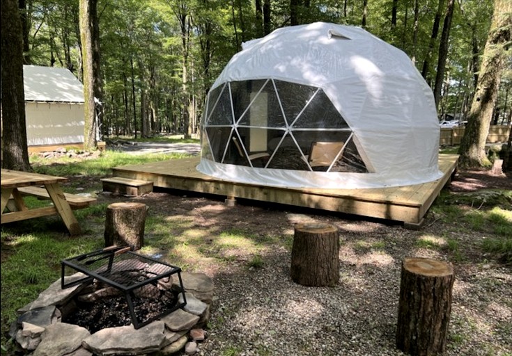 Stunning Dome with Hot Tub for an Unforgettable Glamping Experience near Greentown, Pennsylvania