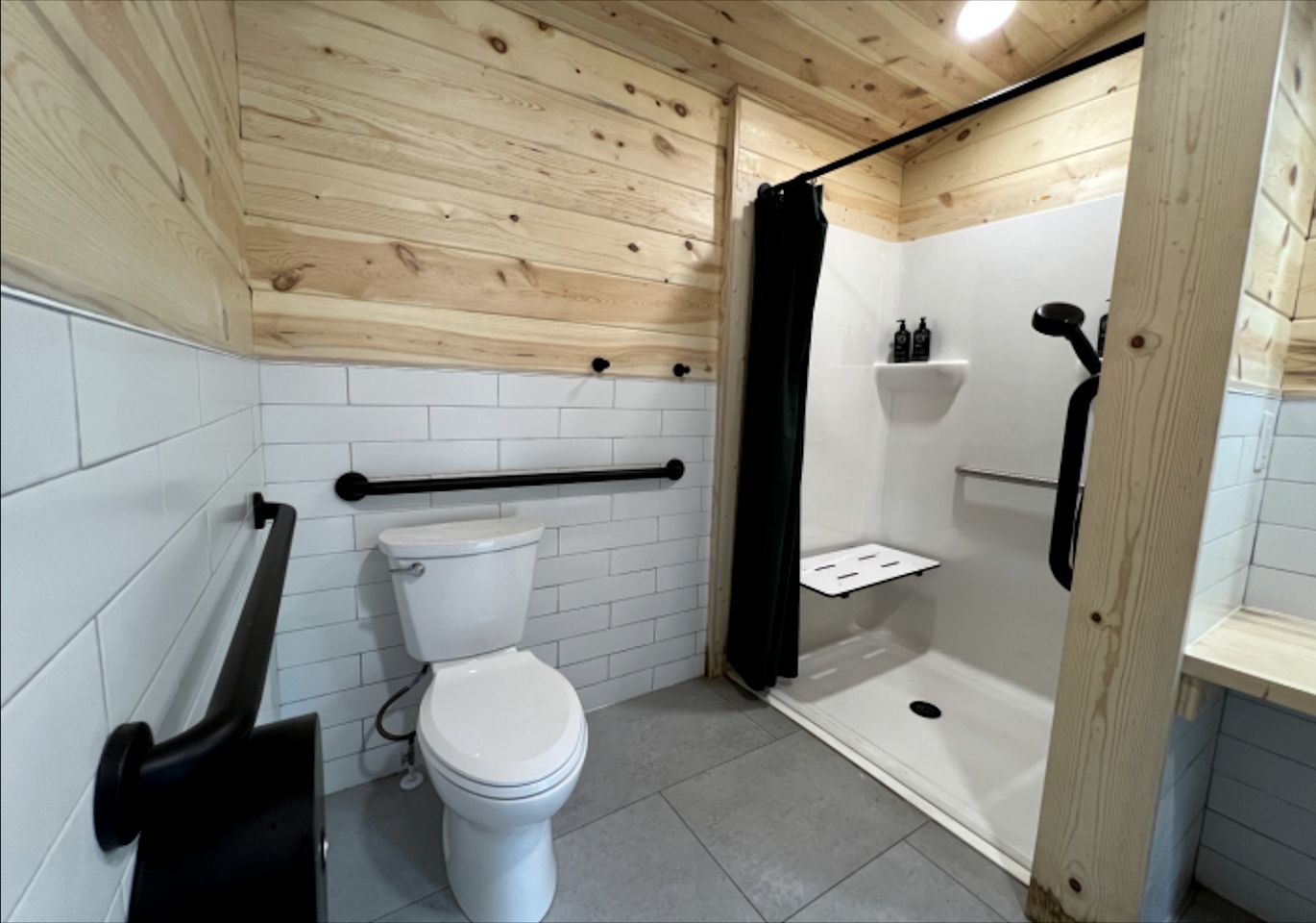 Stunning Dome with Hot Tub for an Unforgettable Glamping Experience near Greentown, Pennsylvania