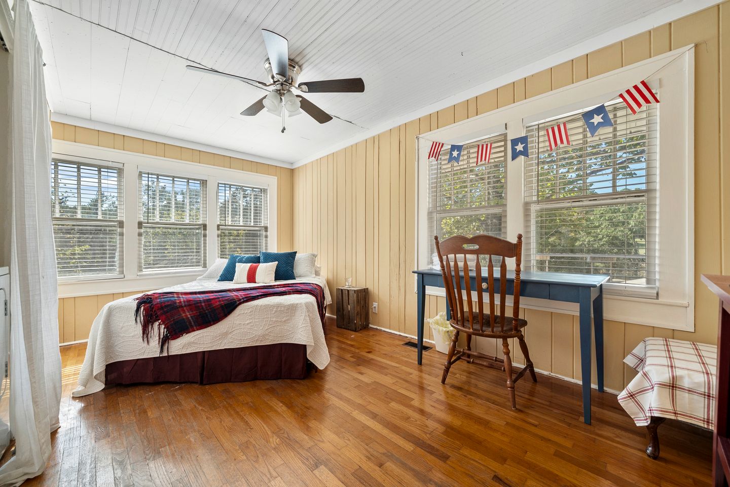 Charming Cozy Farmhouse with Animals for an Amazing Family Getaway near Hot Springs, Arkansas