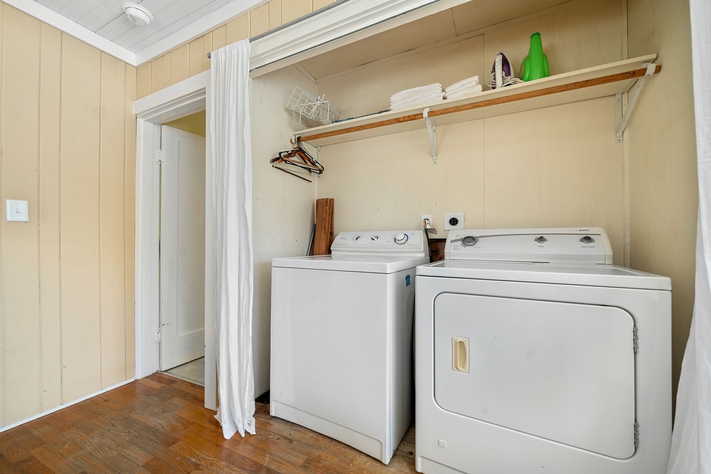 Charming Cozy Farmhouse with Animals for an Amazing Family Getaway near Hot Springs, Arkansas