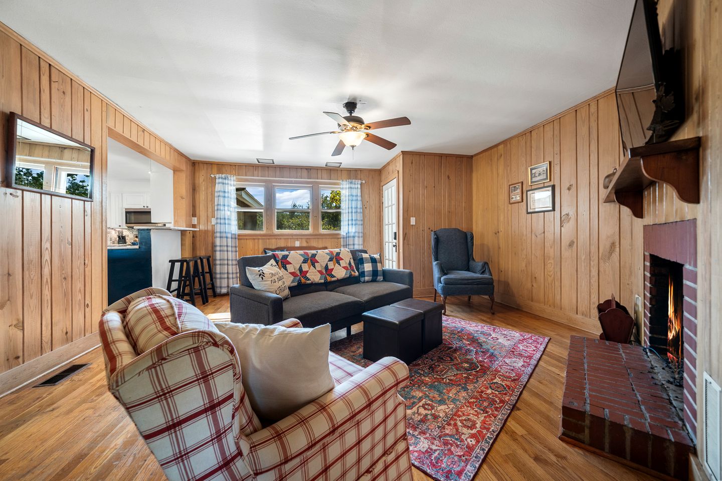 Charming Cozy Farmhouse with Animals for an Amazing Family Getaway near Hot Springs, Arkansas