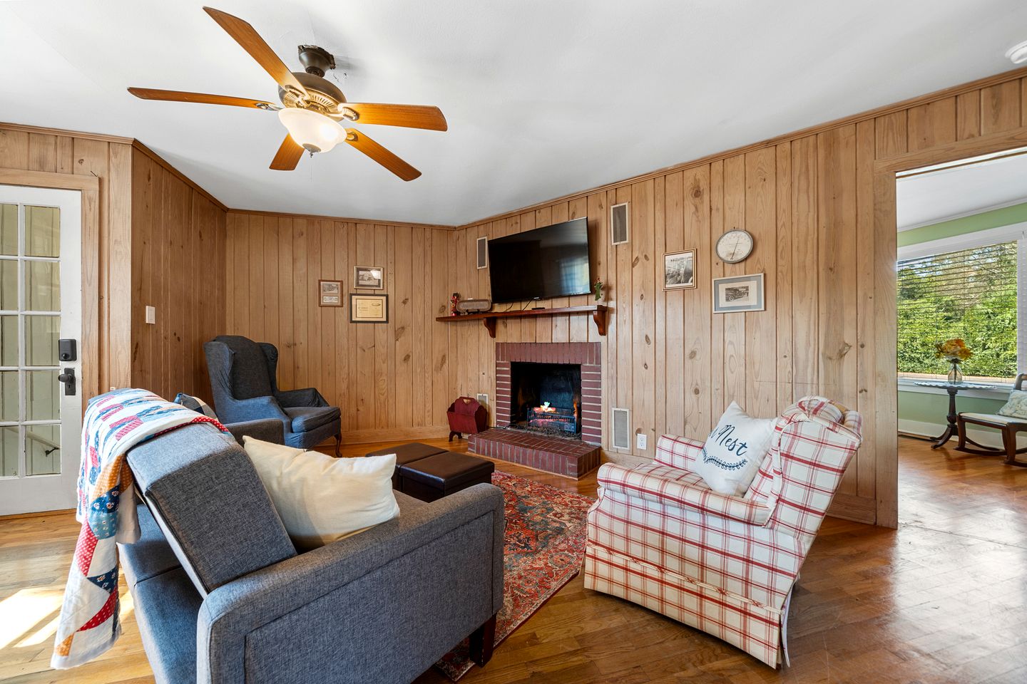 Charming Cozy Farmhouse with Animals for an Amazing Family Getaway near Hot Springs, Arkansas