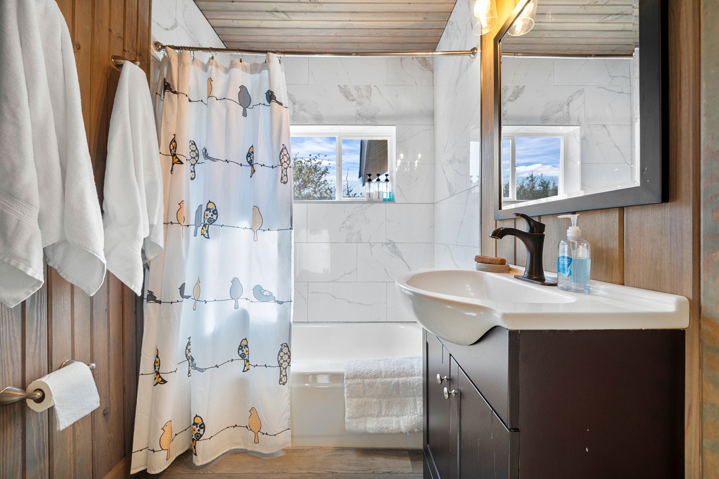 Charming Cozy Farmhouse with Animals for an Amazing Family Getaway near Hot Springs, Arkansas