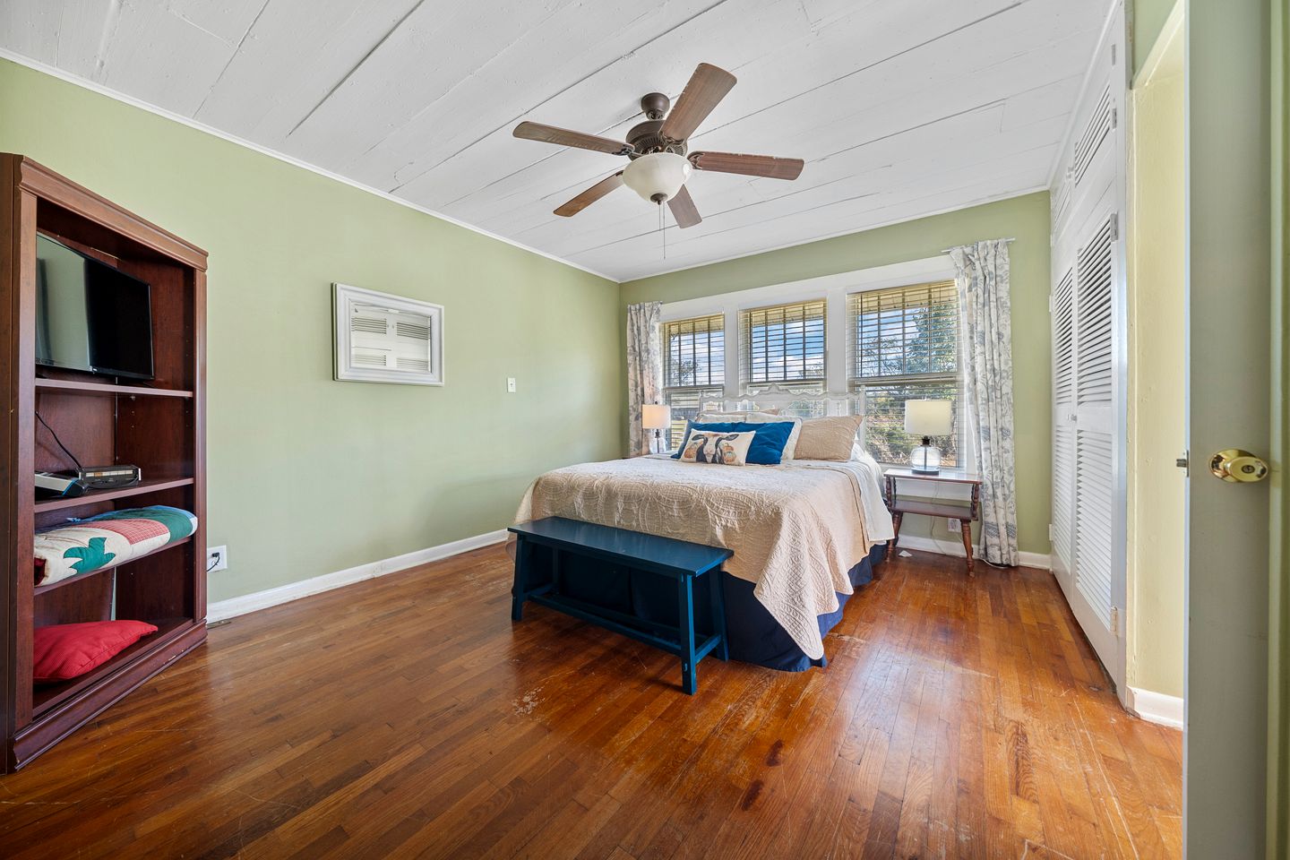 Charming Cozy Farmhouse with Animals for an Amazing Family Getaway near Hot Springs, Arkansas