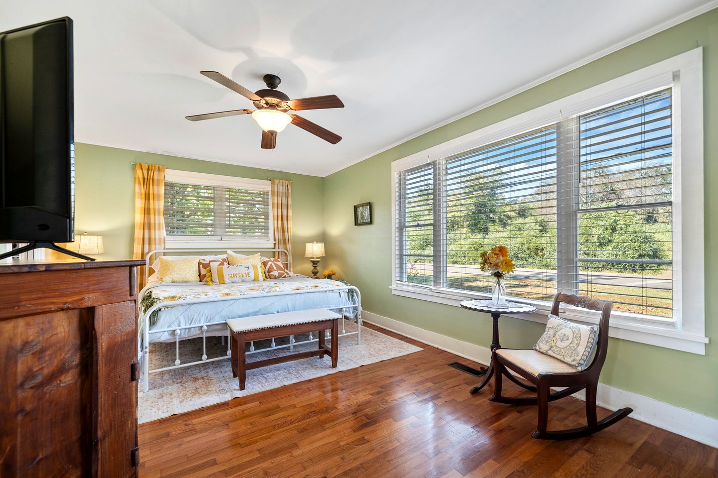 Charming Cozy Farmhouse with Animals for an Amazing Family Getaway near Hot Springs, Arkansas