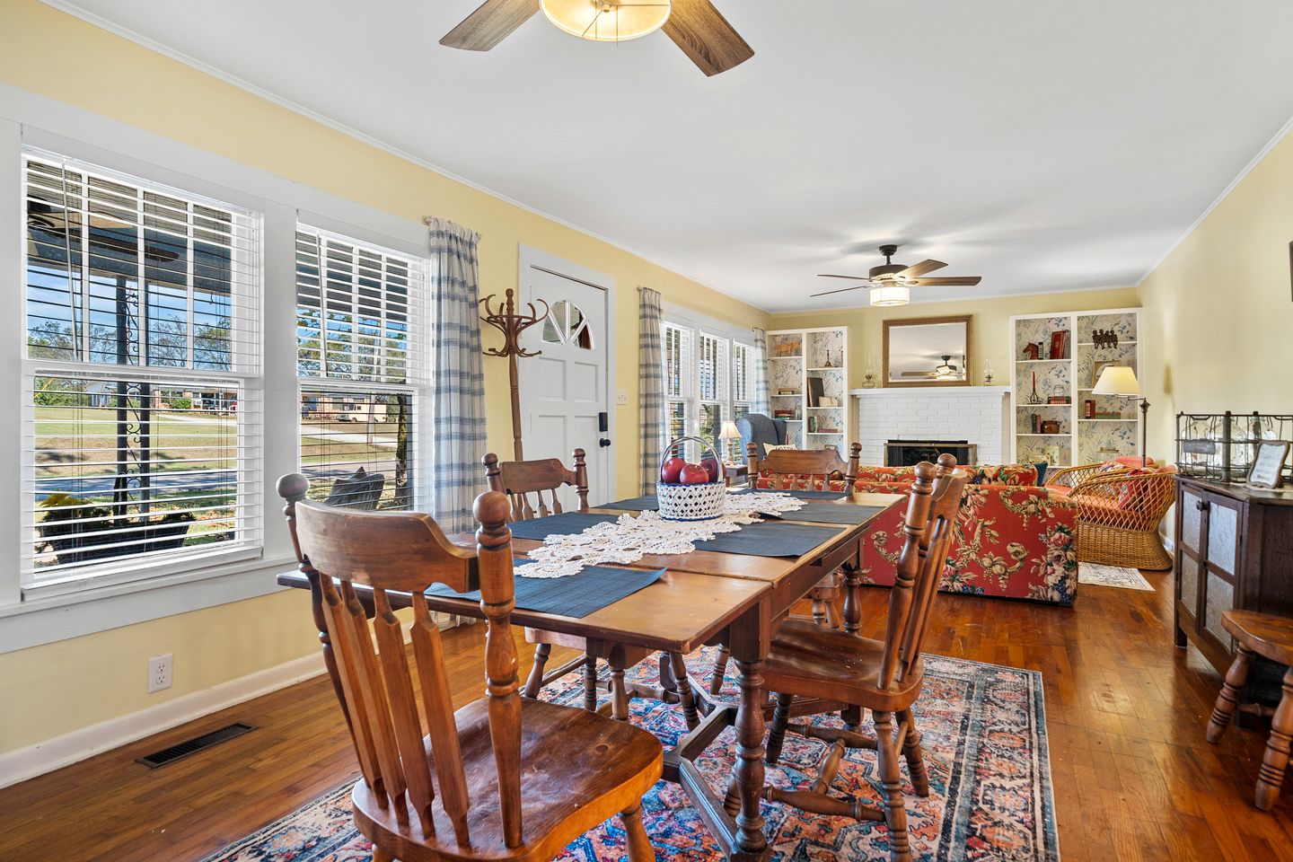 Charming Cozy Farmhouse with Animals for an Amazing Family Getaway near Hot Springs, Arkansas