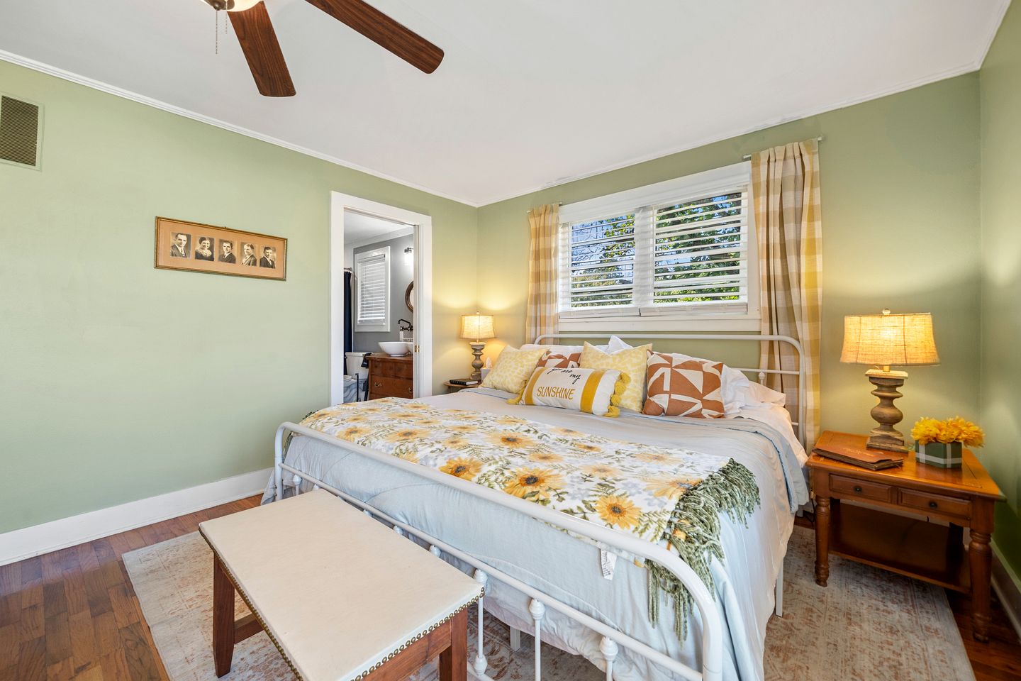 Charming Cozy Farmhouse with Animals for an Amazing Family Getaway near Hot Springs, Arkansas