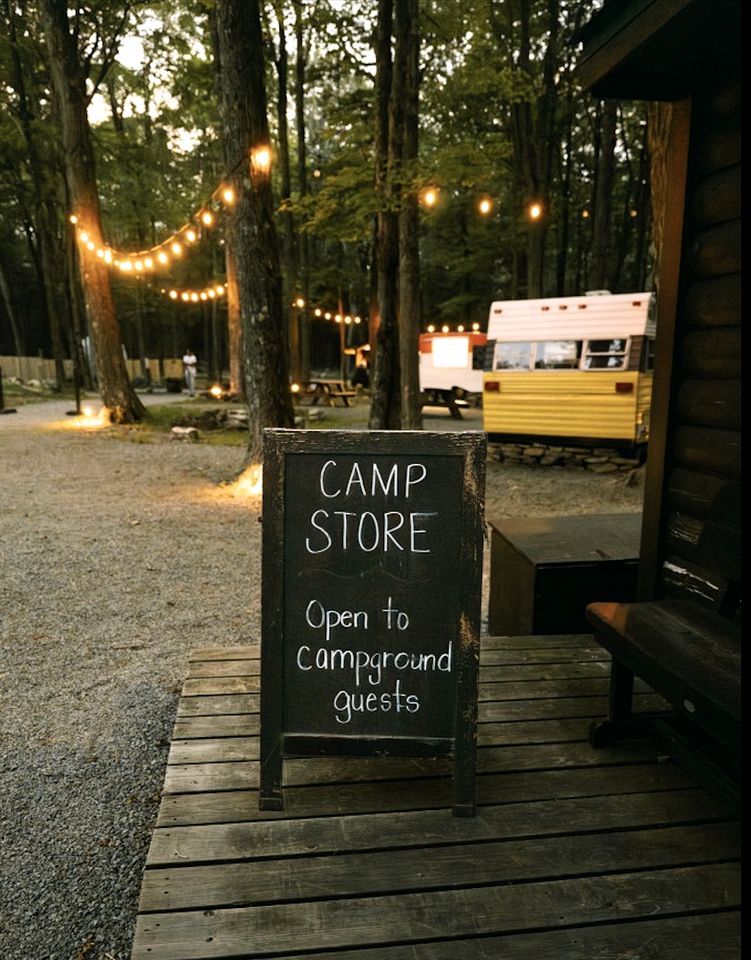 Amazing Dome Surrounded by Trees for a Relaxing Glamping Getaway near Greentown, Pennsylvania