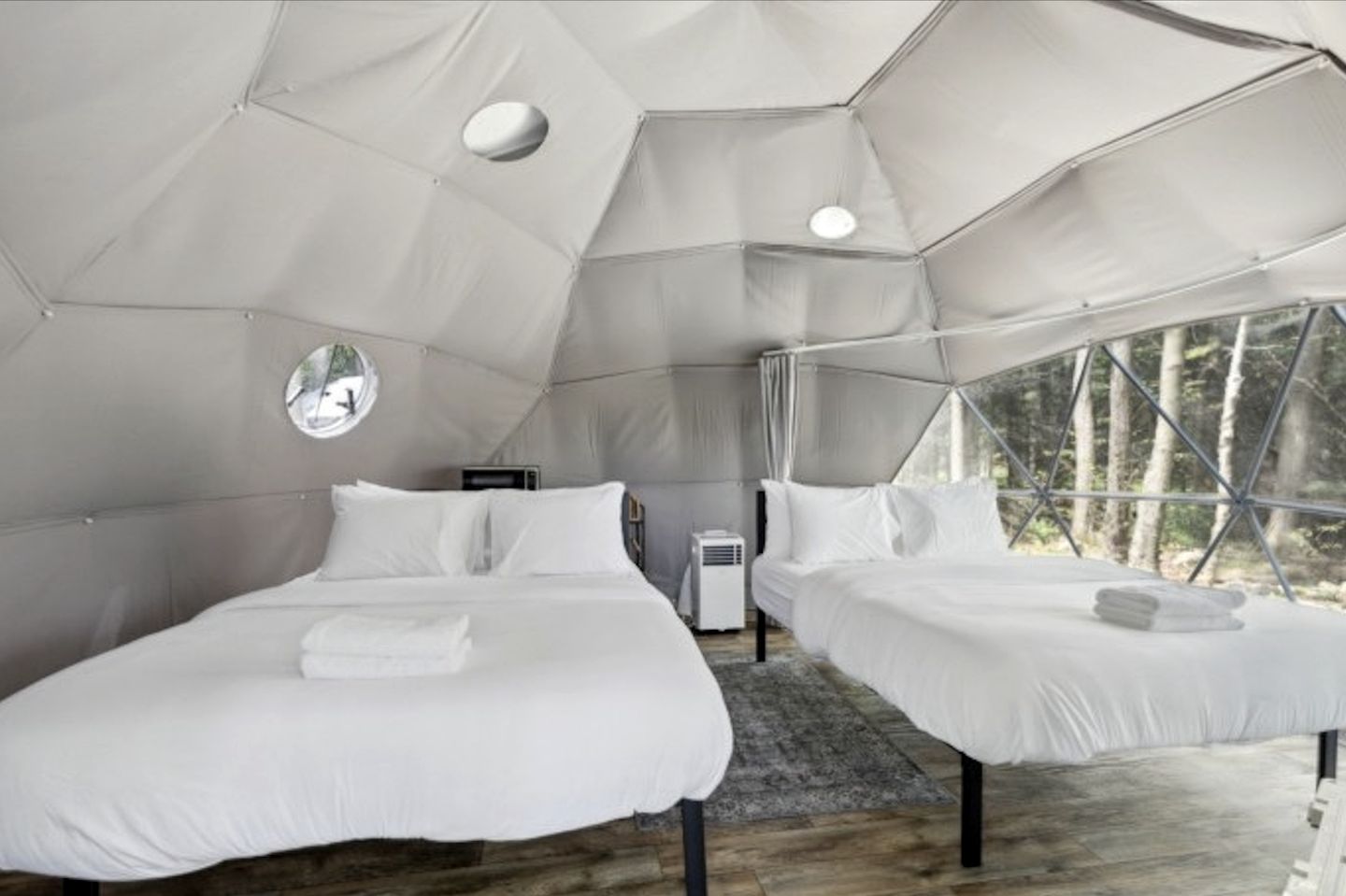 Amazing Dome Surrounded by Trees for a Relaxing Glamping Getaway near Greentown, Pennsylvania