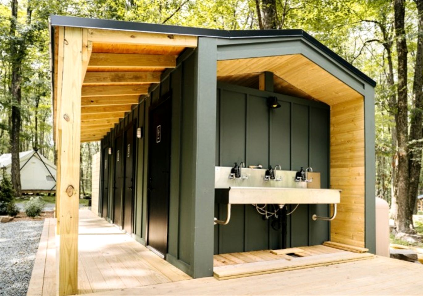 Beautiful Safari Tent for a Romantic Glamping Escape in Nature near Greentown, Pennsylvania