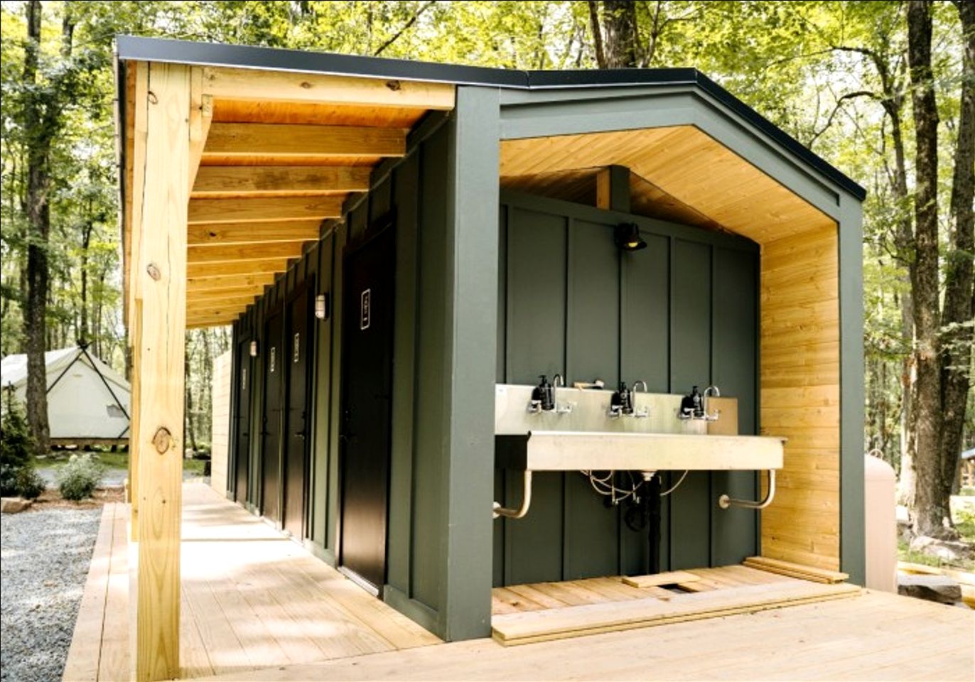 Gorgeous Safari Tent Surrounded by Nature for a Peaceful Glamping Getaway neat Greentown, Pennsylvania