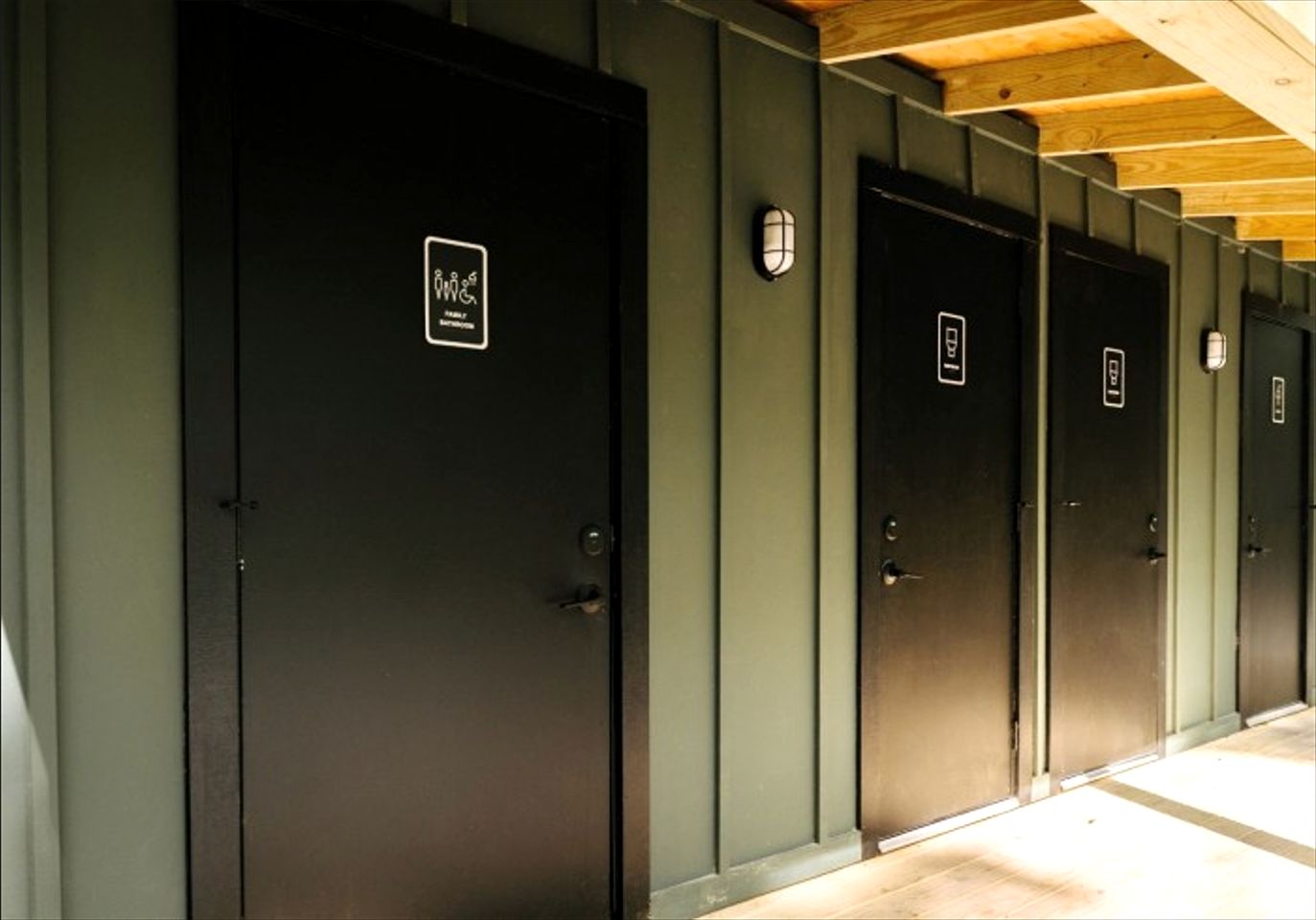 Gorgeous Safari Tent Surrounded by Nature for a Peaceful Glamping Getaway neat Greentown, Pennsylvania