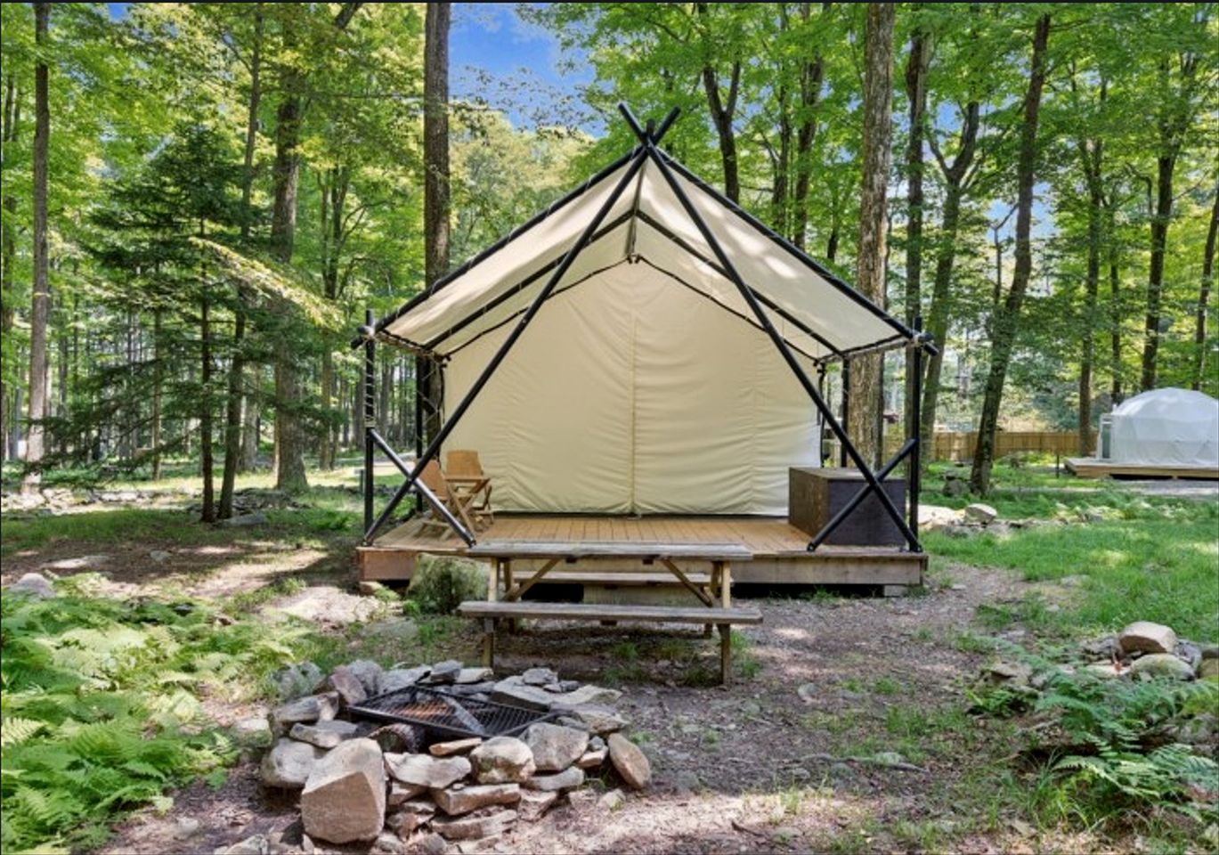 Gorgeous Safari Tent Surrounded by Nature for a Peaceful Glamping Getaway neat Greentown, Pennsylvania