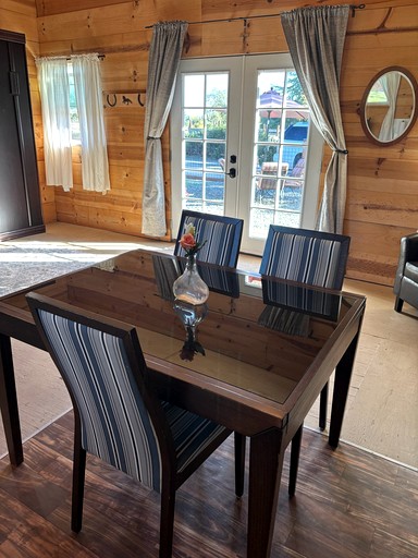 Cabins (United States of America, Granite Bay, California)