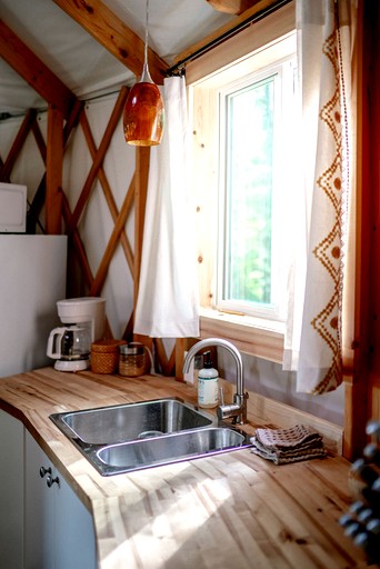 Yurts (United States of America, --, Virginia)