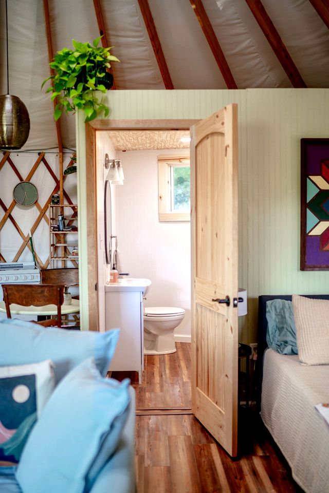 Gorgeous Yurt on a Beautiful Farm with Incredible Views for a Unique Glamping Getaway near North Tazewell, Virginia