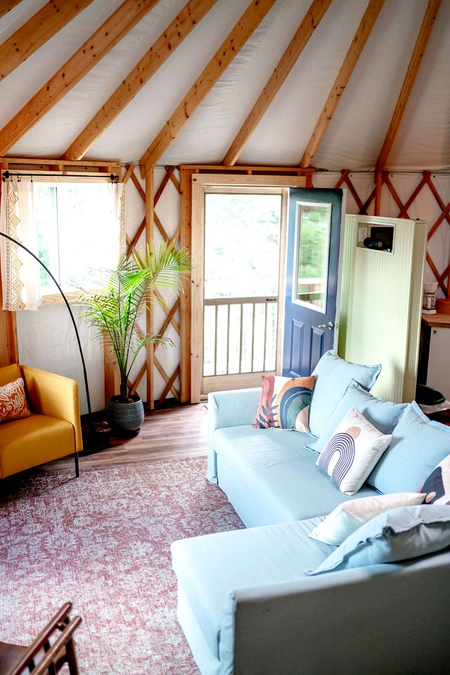 Gorgeous Yurt on a Beautiful Farm with Incredible Views for a Unique Glamping Getaway near North Tazewell, Virginia