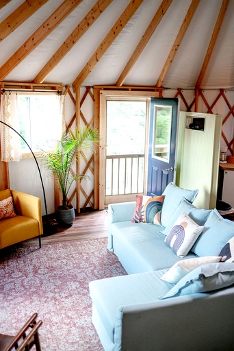 Yurts (United States of America, --, Virginia)